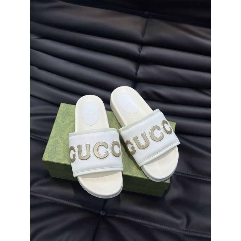 G*u*i slippers